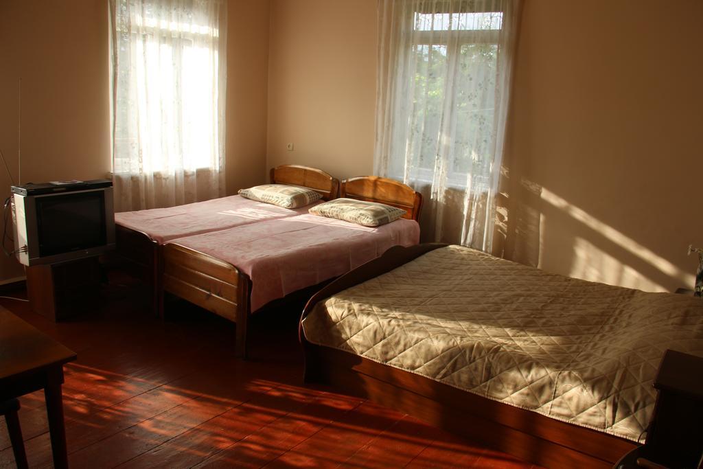 מחינג'אורי Achi Guest House חדר תמונה
